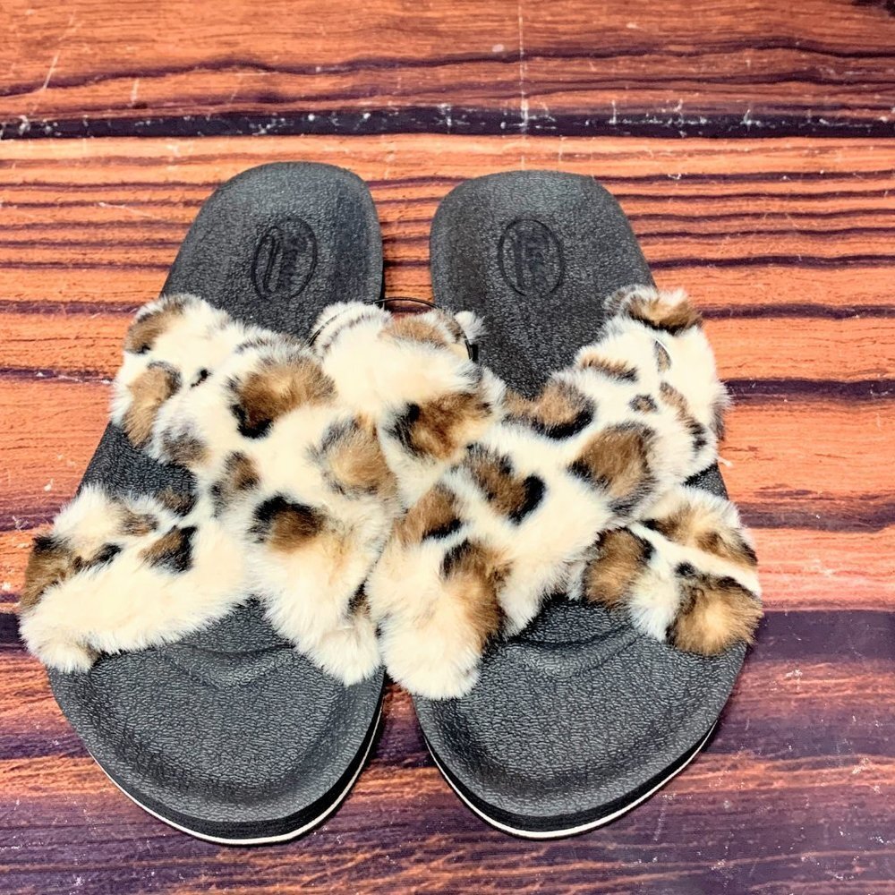 Fuzzy Leopard Slides Size 8.5 - Picture 4 of 8